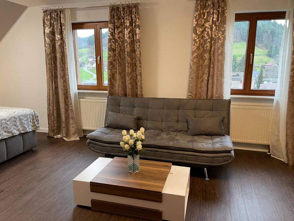 Ottenhofen im Schwarzwald Einzigartiges Apartment, Mitten In Der Natur מראה חיצוני תמונה